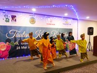 Students from SK Bandar Penawar 2 performed Zapin