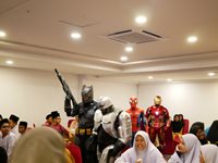 Cosplay appearance to entertain the children during the night 